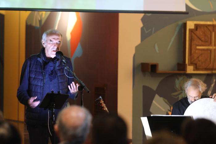 Gandiagaren poesiak kantatu ditu Mendibilek Arantzazun