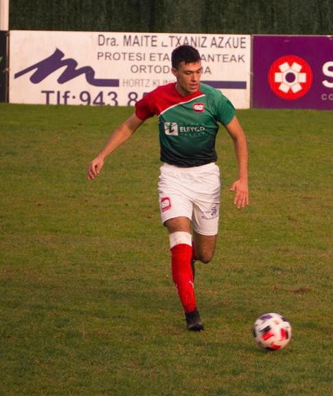 Xabi Armentia erdilaria, UDAren lehen fitxaketa