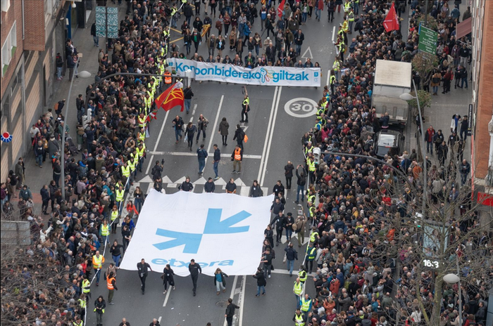 Urtarrilaren 11n Bilbon egingo den manifestaziora joateko autobusak antolatu dituzte