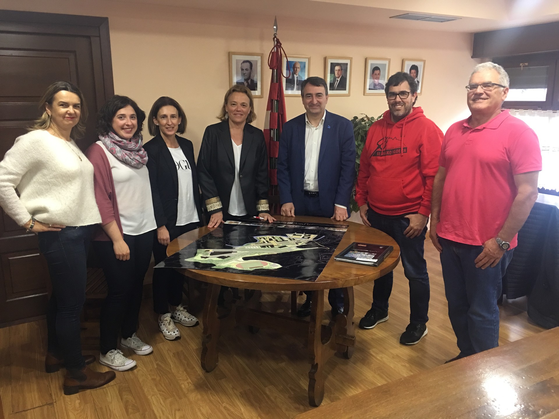 Aitor Estebanek dio "gestioak" egingo dituela, "Guardia Zibilak Oñati utz dezan"