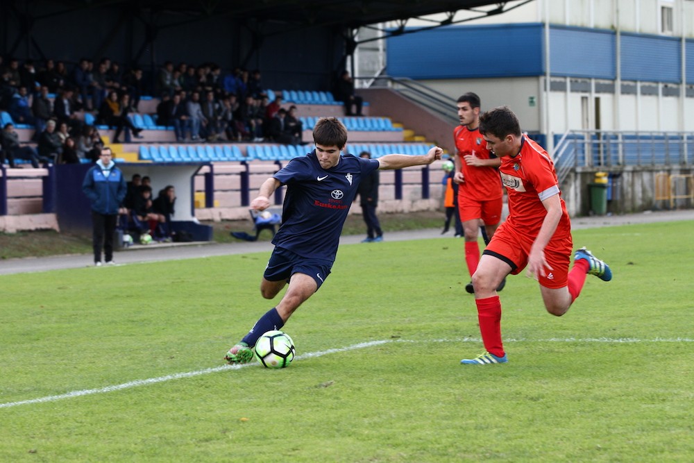 'Play-off'-etarako sailkatzeko bultzada dago jokoan derbian