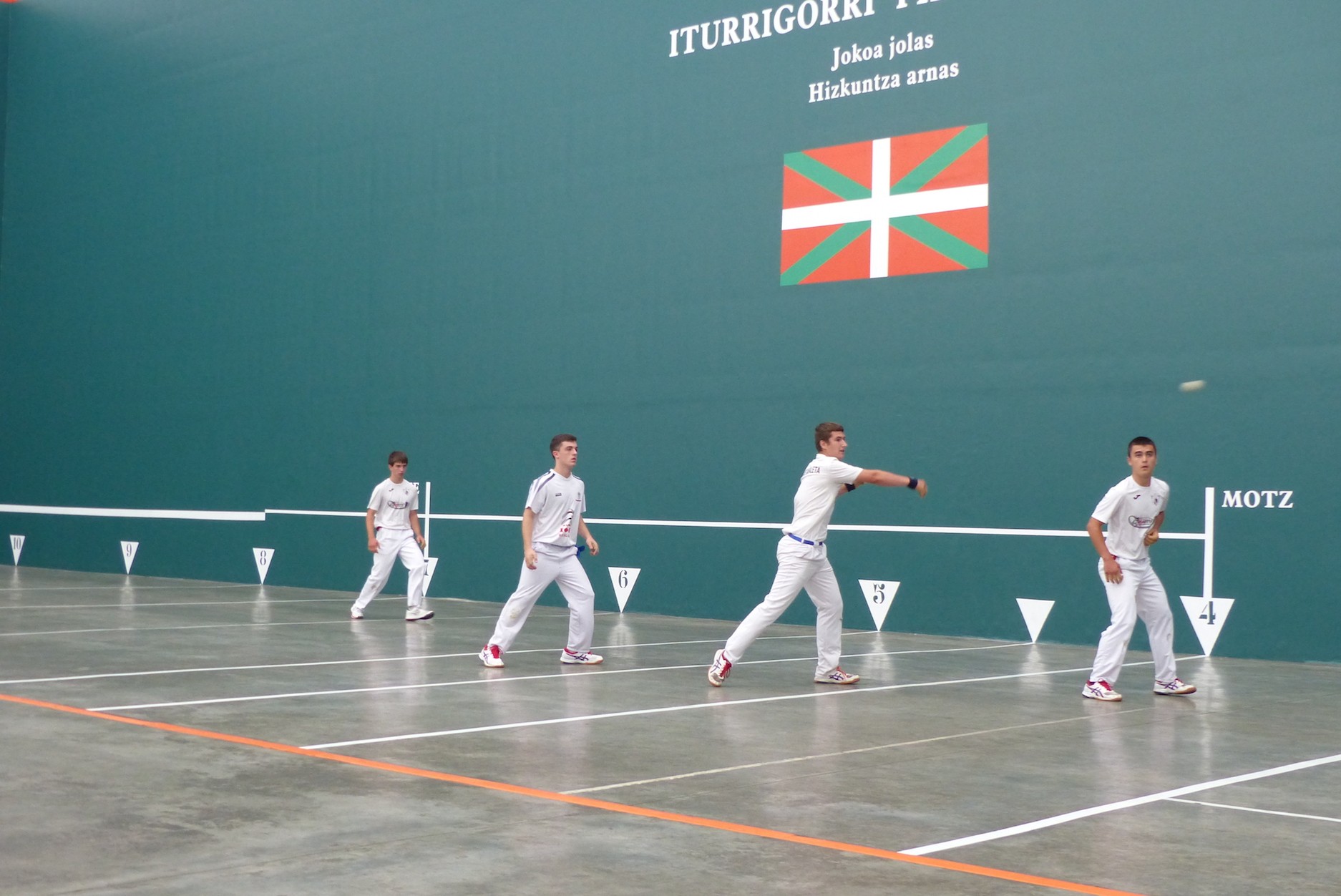 Etxean hasiko dute Gipuzkoako txapelketa Aretxabaletako pilotariek