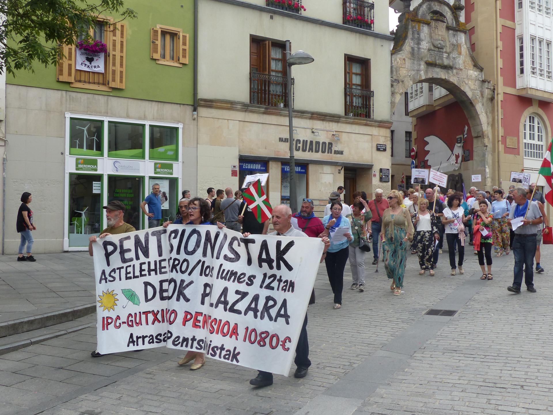 Pentsioei buruzko hausnarketa egin du bailarako Agijupens taldeak
