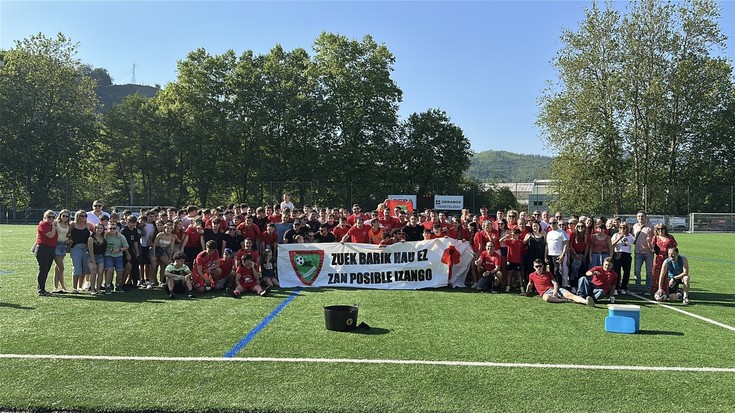 Antzuolak zaleekin batera ospatu du mailaz igo izana