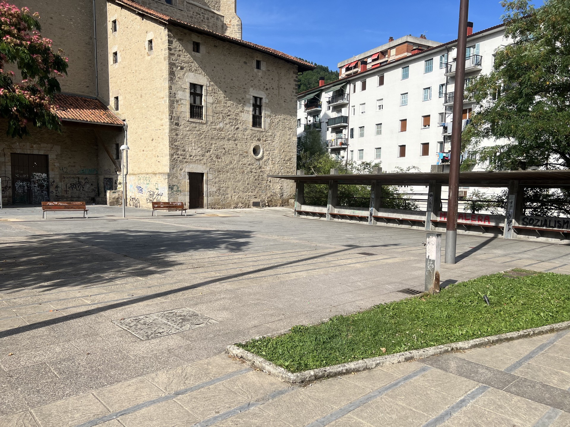 Zapatuetako azoka Katabia plazan jarriko dute San Martin plazako obrak bukatu bitartean