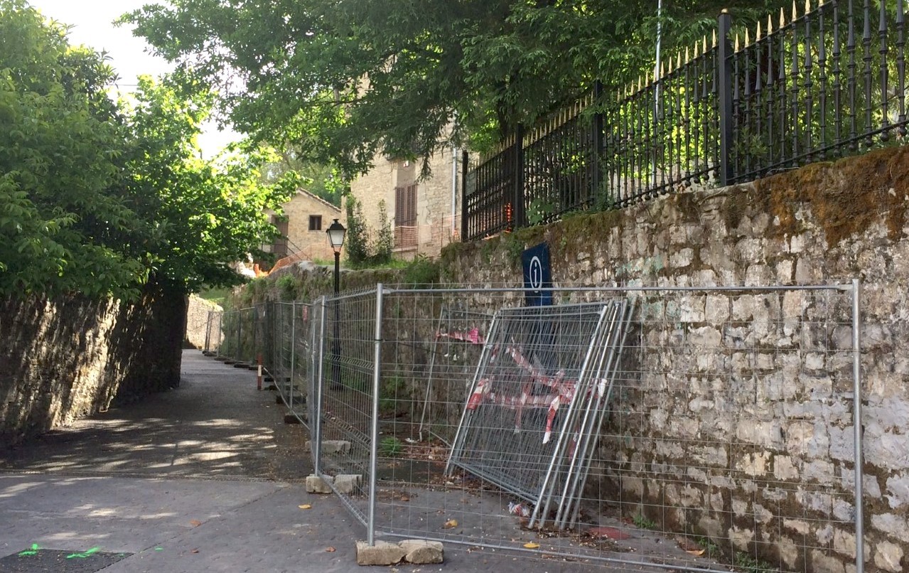 Errekalde jauregiko horma eraberritzeko lanak abiatu dituzte