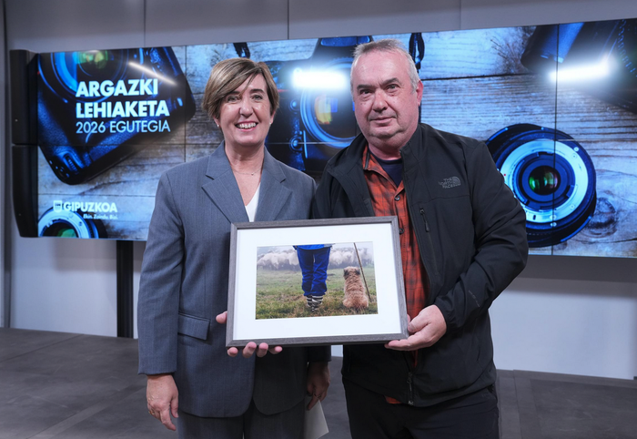 Joserra Txintxurreta oñatiarrak irabazi du Aldundiaren 2026ko egutegiko lehiaketa, Gipuzkoako artzaintza omenduz