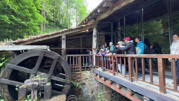 'Bateko kopa' iturriari omenaldia, bisita gidatuak eta azoka Gatz Eguna ospatzeko