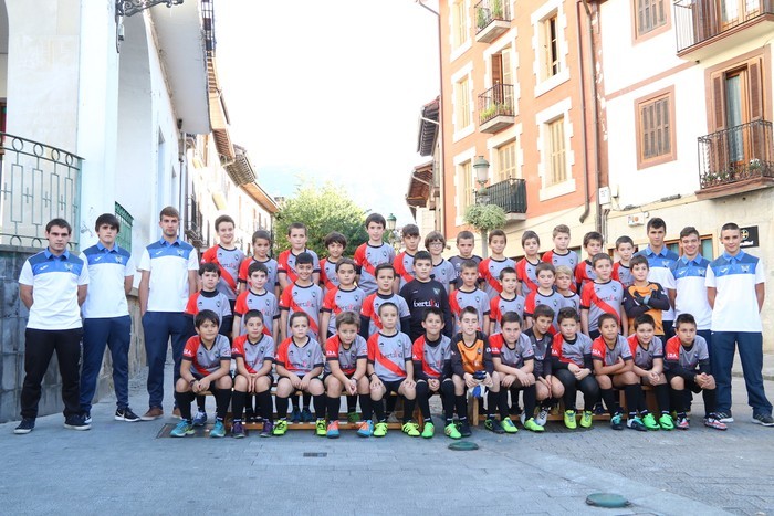 2010ean jaiotako neska-mutilen futbol eskolako izen-ematea zabalik dago