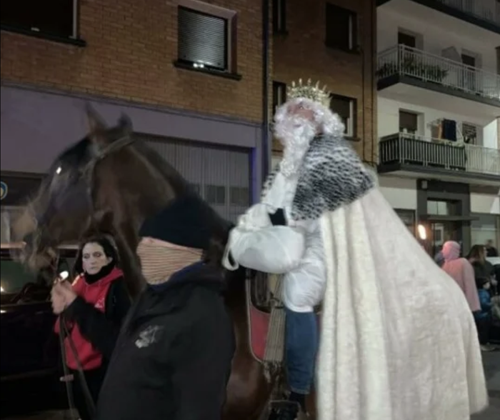 Errege magoen desfilea
