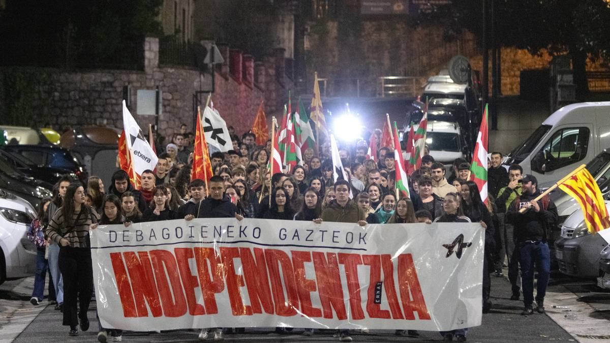 Independentzia aldarrikatu du Ernaik Bergaran, Jose Luis Elkoro omentzearekin batera