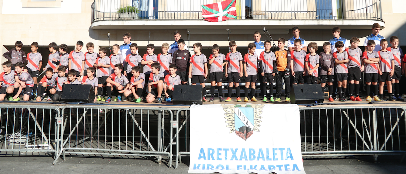 UDAko talde guztiei argazkiak aterako dizkiete gaur Ibarra futbol zelaian