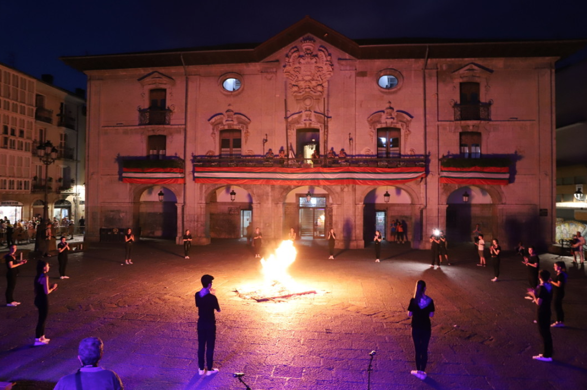 San Juan bezperako ekitaldia ikusi ahal izateko zozketaren izen-ematea, etzira arte