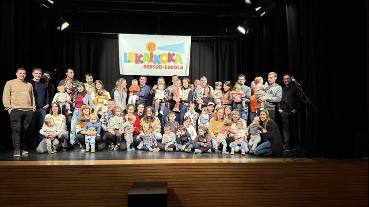 Bertso liburua jaso dute 2024an jaiotako Aretxabaletako 21 umek