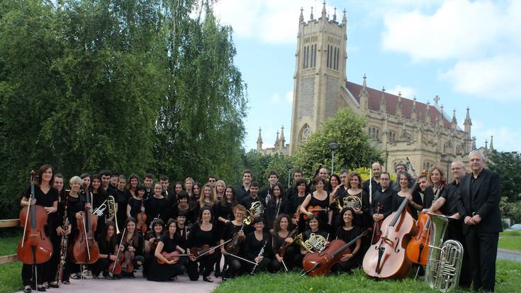 Orkestra Sinfonikoa Aspanogiren alde, Soraluzeko elizan, egubakoitzean