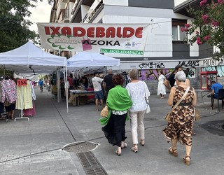 Herritar ugari ibili dira Ixadebalde merkealdien azokan