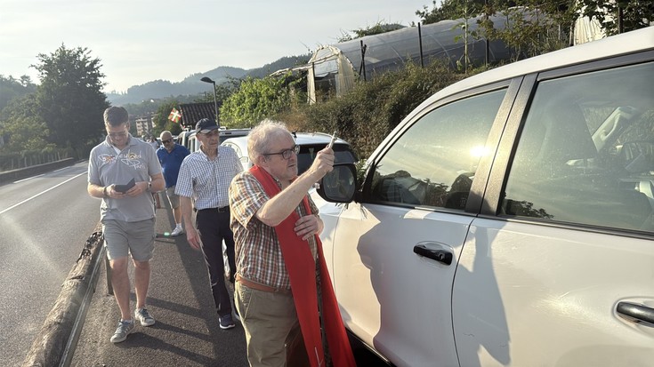 Autoak bedeinkatuta ospatu dute San Kristobal eguna Olabarrietan