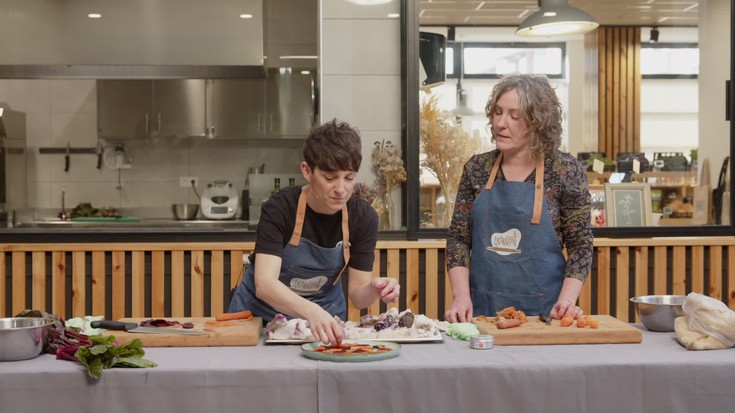 Aitziber Gorosabelek eta Anne Otegik barazki carpaccioa prestatu dute