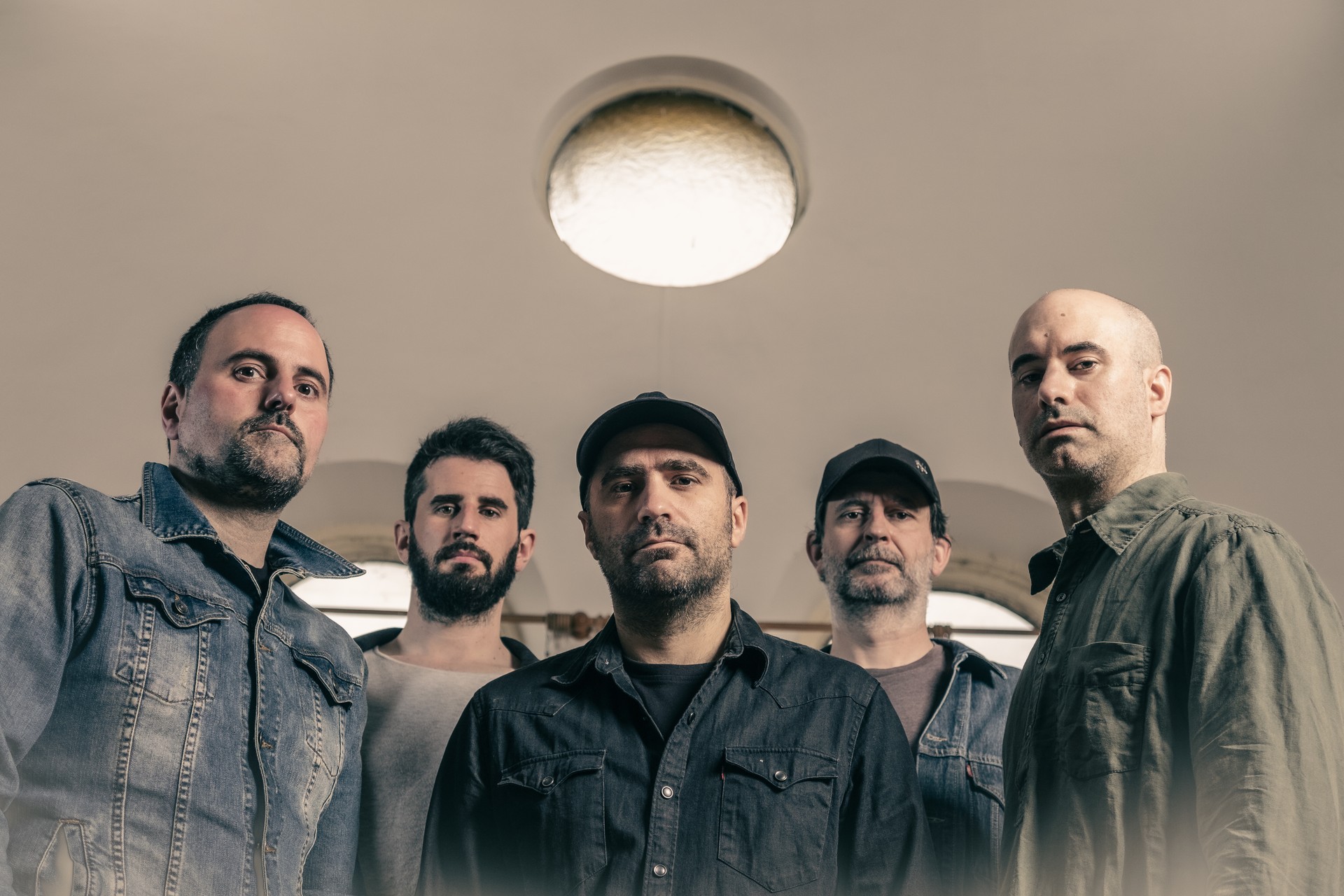 Maitasun istorioak rock lasai doinuekin abestuta