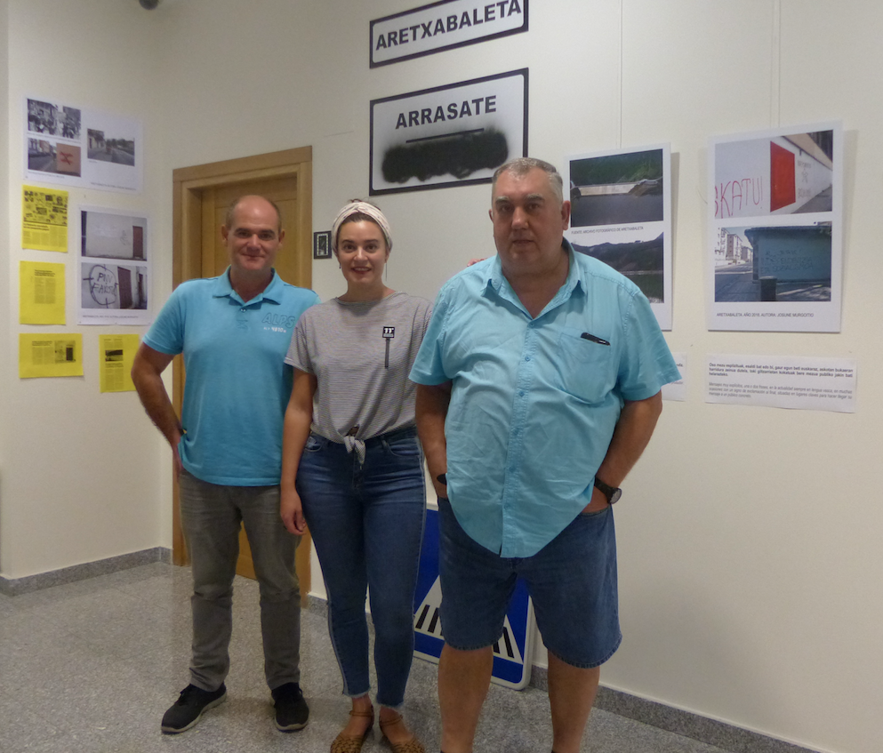 Aretxabaletan jasotako pintaketen eta muralen argazkiekin osatuta dator 'Margotutako hormak' erakusketa