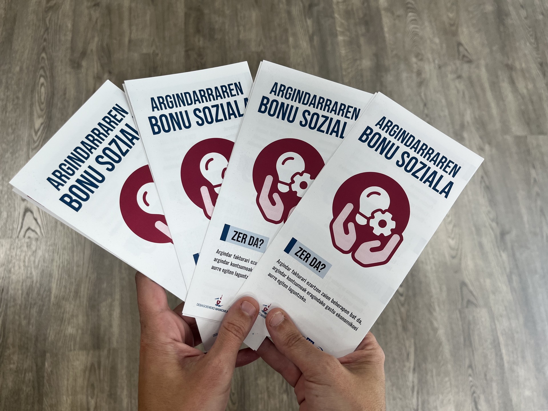 Argindarraren bonu sozialaren gaineko esku-orriak banatuko dituzte