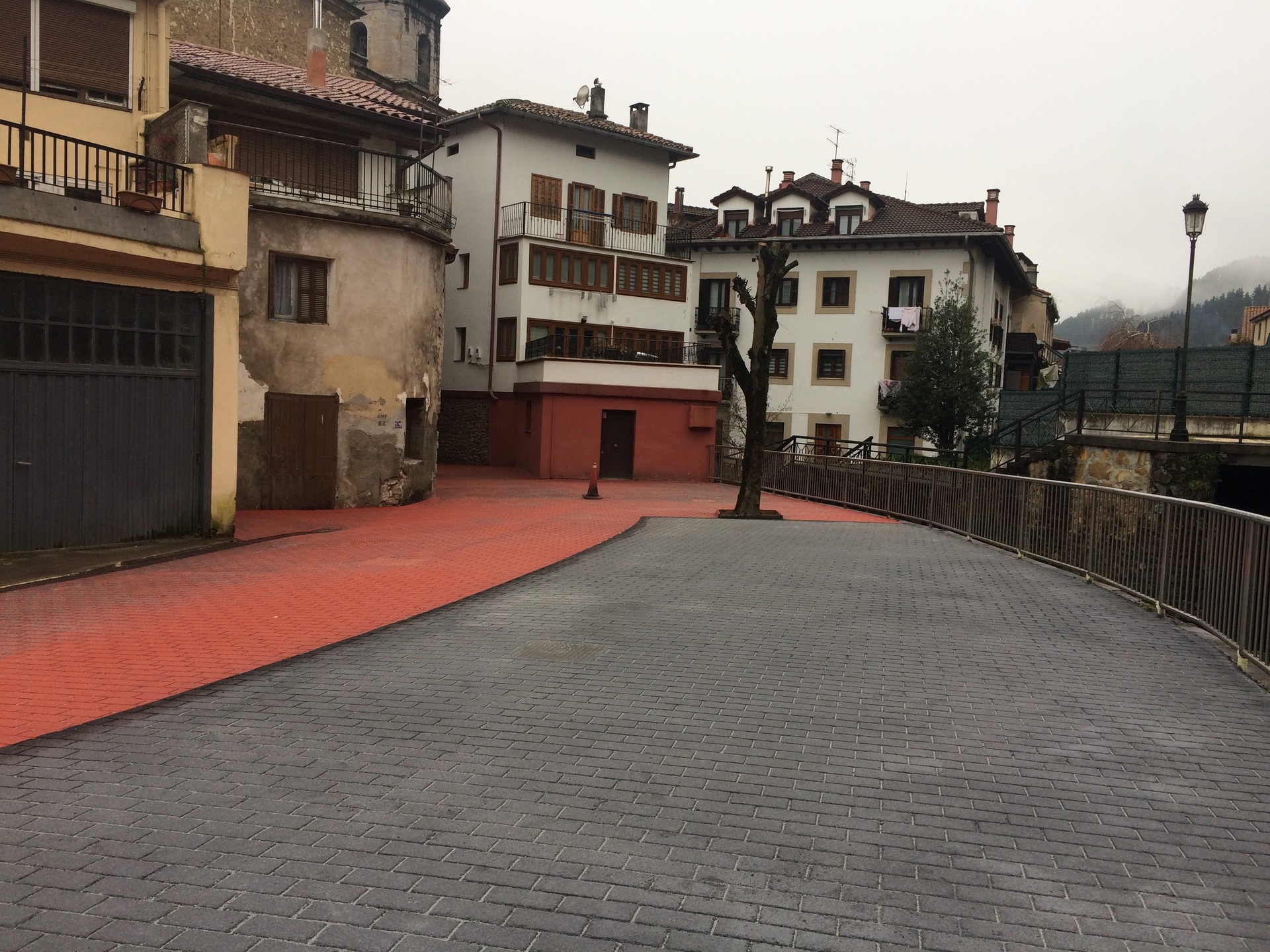 Ondarreko plaza, azken ukituen zain