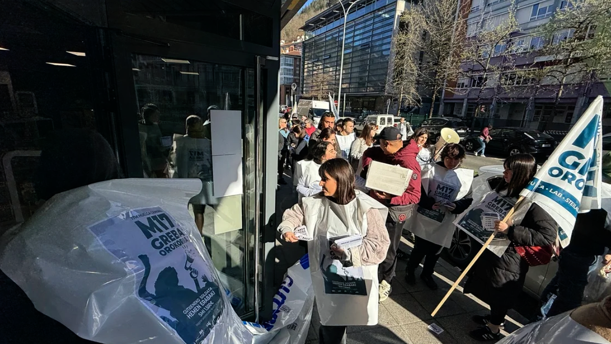 Gutxieneko soldata propioaren aldeko greba deialdiak eragina izan du Debagoienean