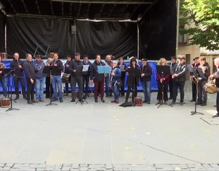 30 bat txistulari elkartu dira Eskoriatzan, Leintz Bailarako Txistulari Eguna ospatzeko