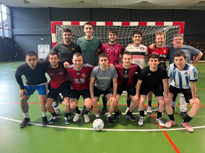 Euskal Ligara igotzeko gogoz dago areto futboleko senior taldea