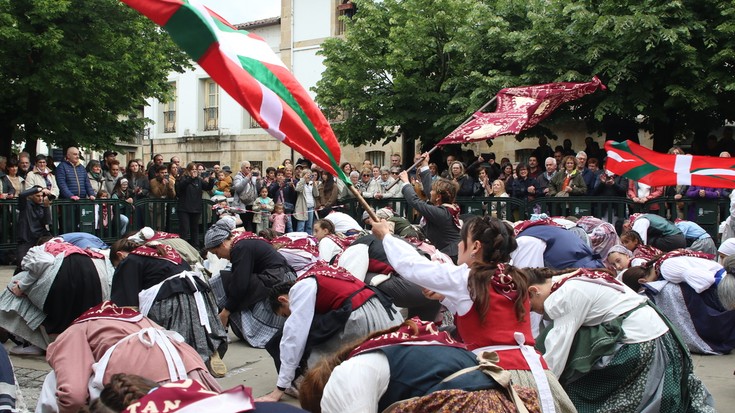 Belaunaldi ezberdinek dantzan ospatu dute Gorosarriren 60. urteurrena