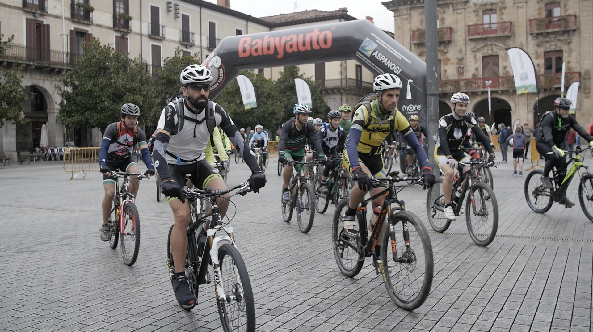 150 lagun inguru batu dira Iban Altuberen omenezko VII. MTB martxan
