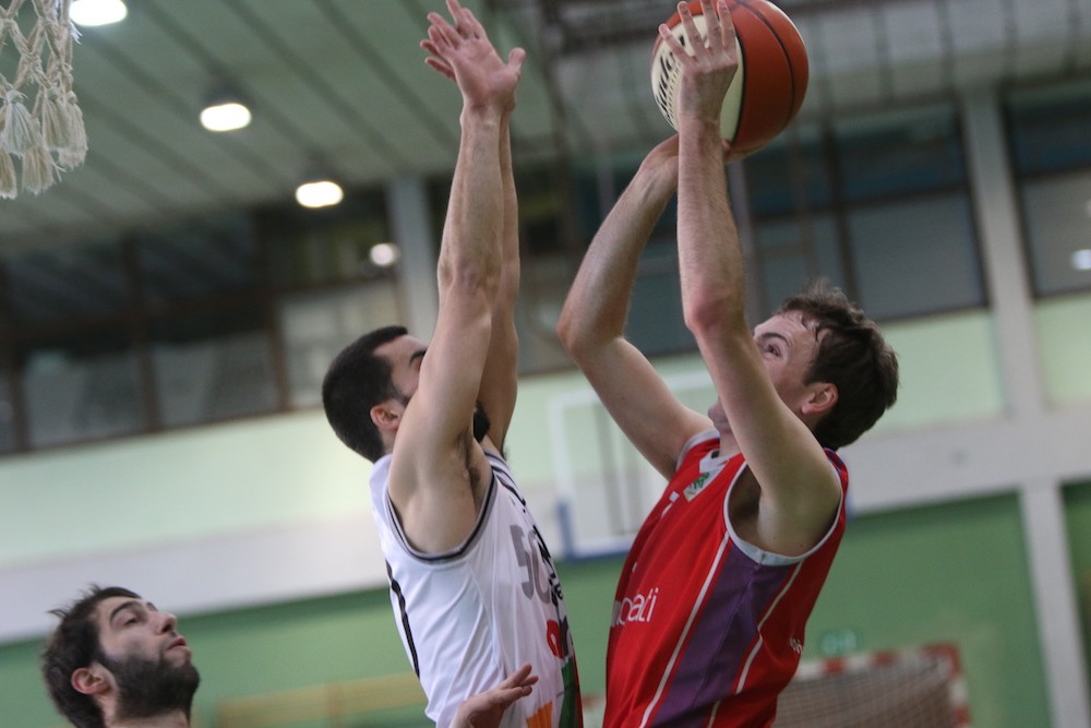 Aloña Mendi saskibaloi taldeak Zarautzen hasiko du liga zapatua