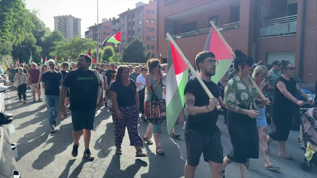 Palestina askatzeko eta Israelekin harremanak mozteko eskatu dute hainbat arrasatearrek