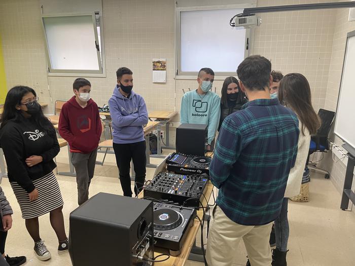 Dj klaseak eta musika elektroniko ikastaroa Kurtzebarrin