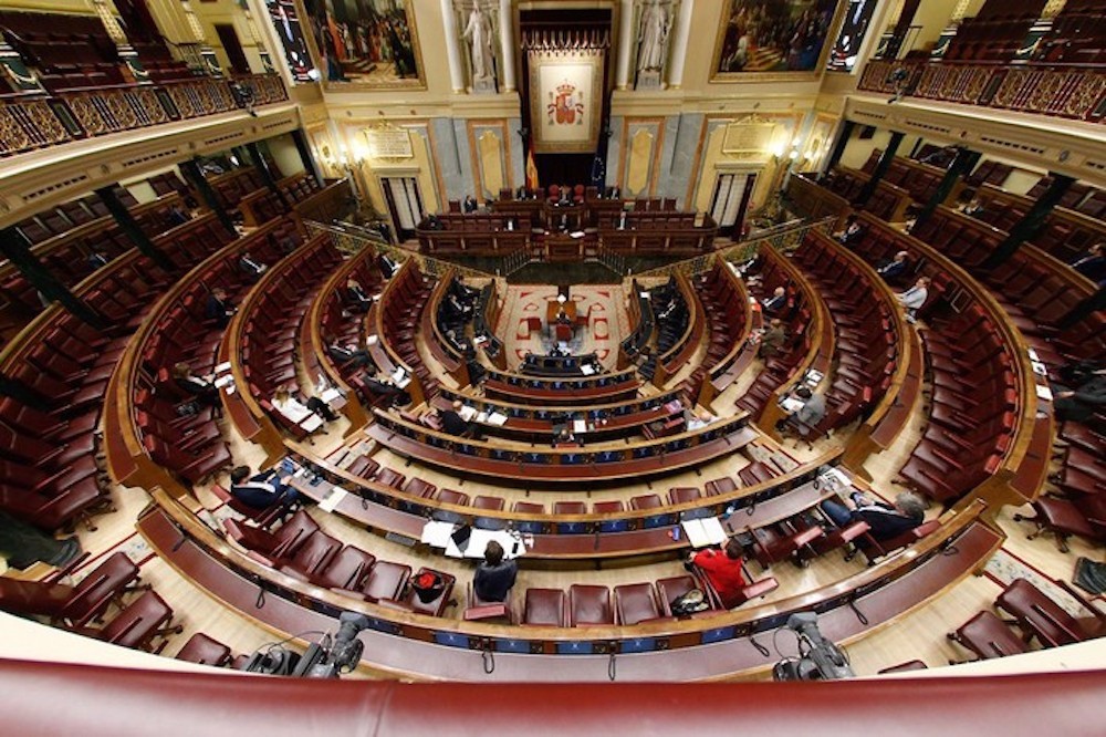 Alarma egoera hilaren 24ra arte luzatzea erabaki dute Madrilen
