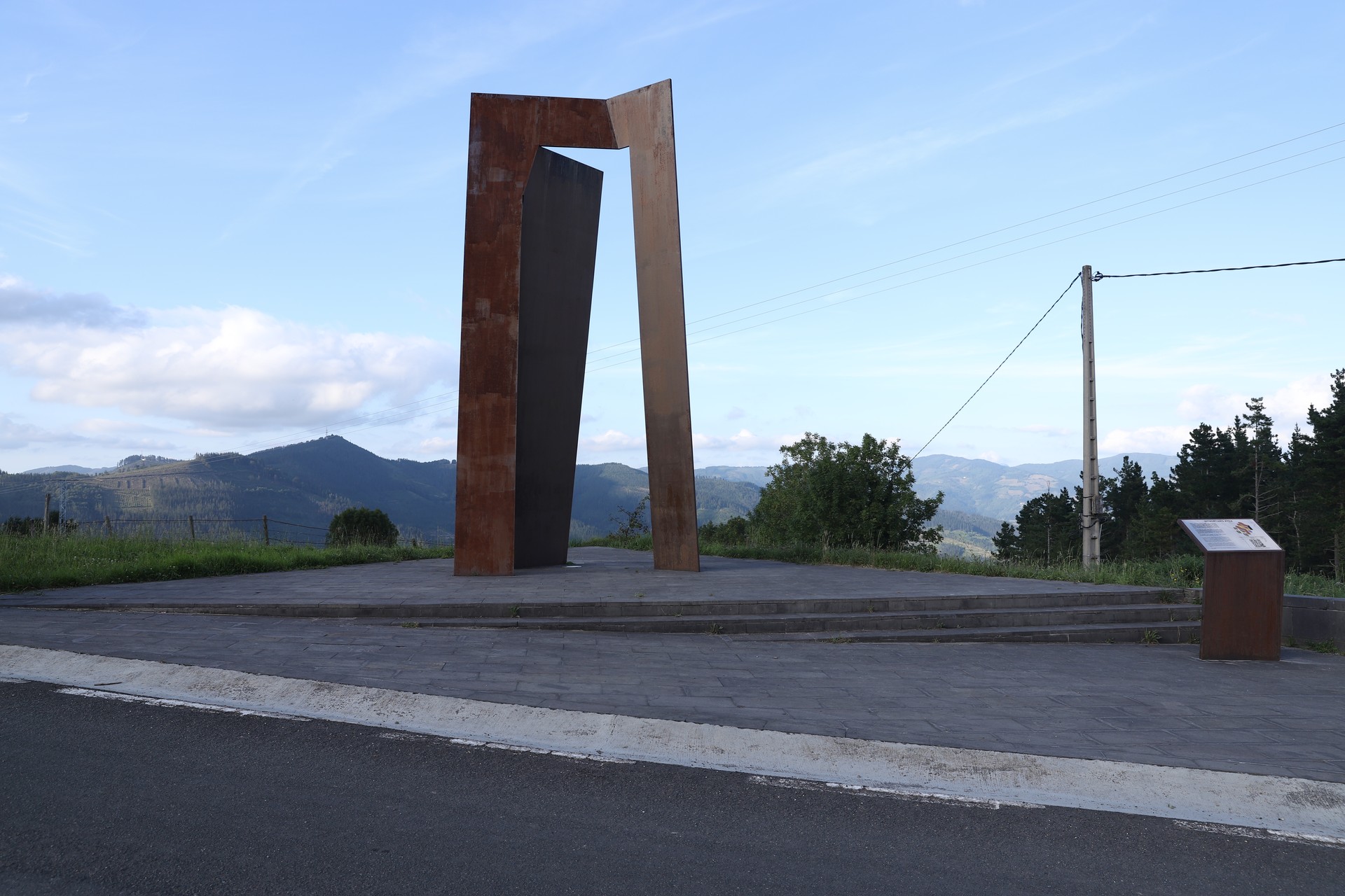 Intxortako monumentua, gerrako biktimen omenez