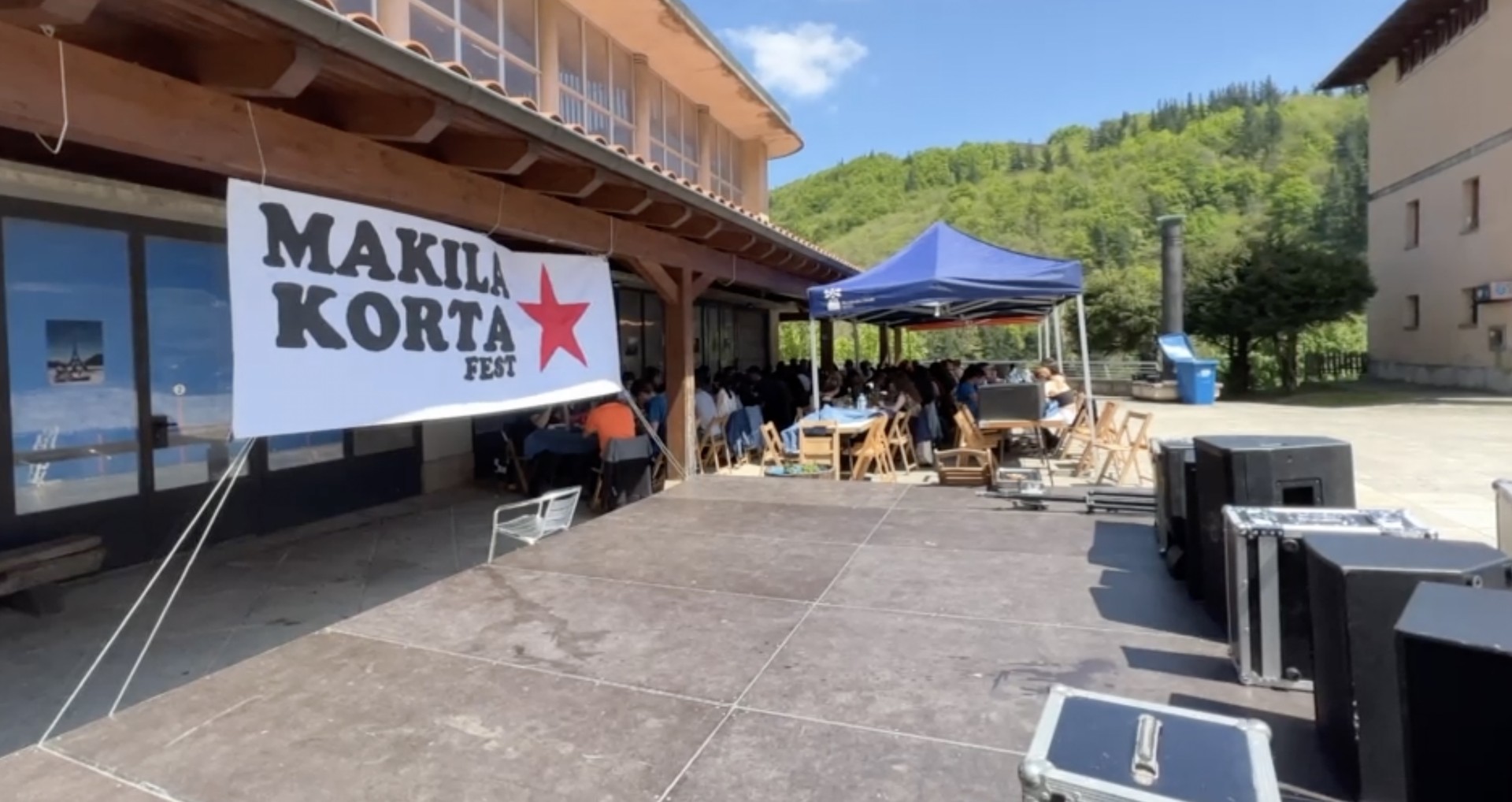 Bazkaltzeko 50 lagun inguru, eta afaltzeko aukera ere bai