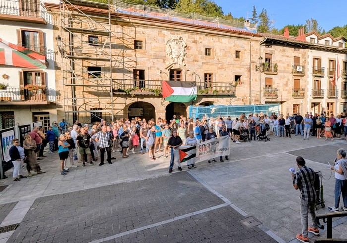 Palestinako erresistentziaren aldeko manifestaziora joateko autobusa antolatu dute