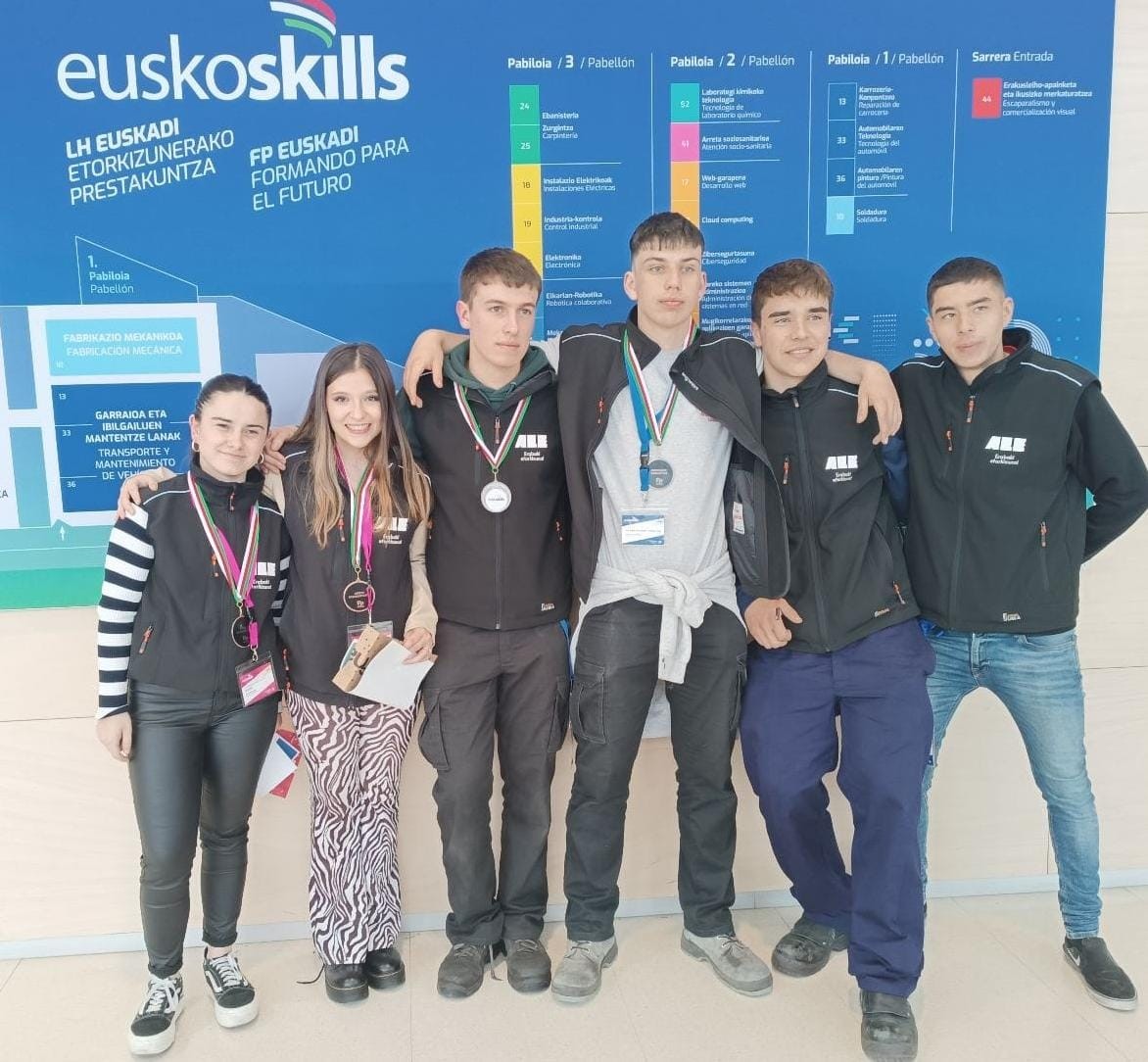 Lau dominarekin itzuli dira ALEko ikasleak EuskoSkills lehiaketatatik