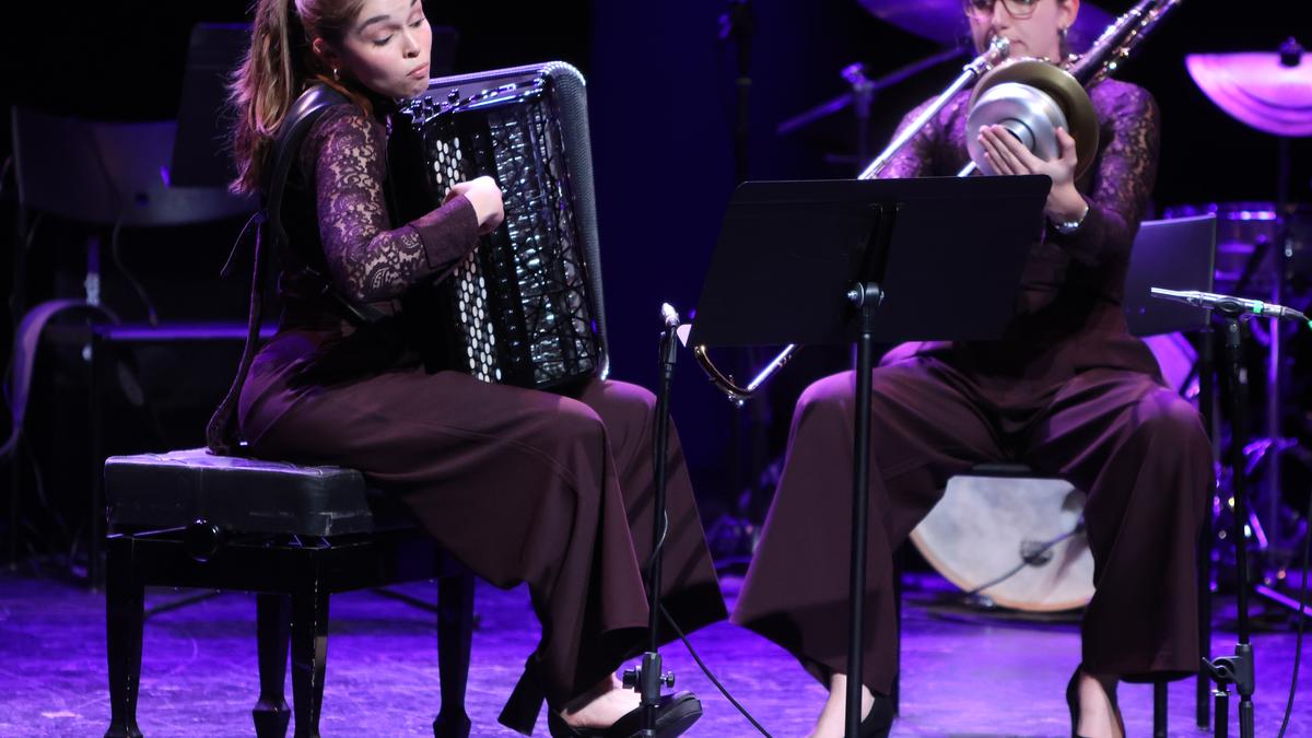 Albistegia: 2025-12-09