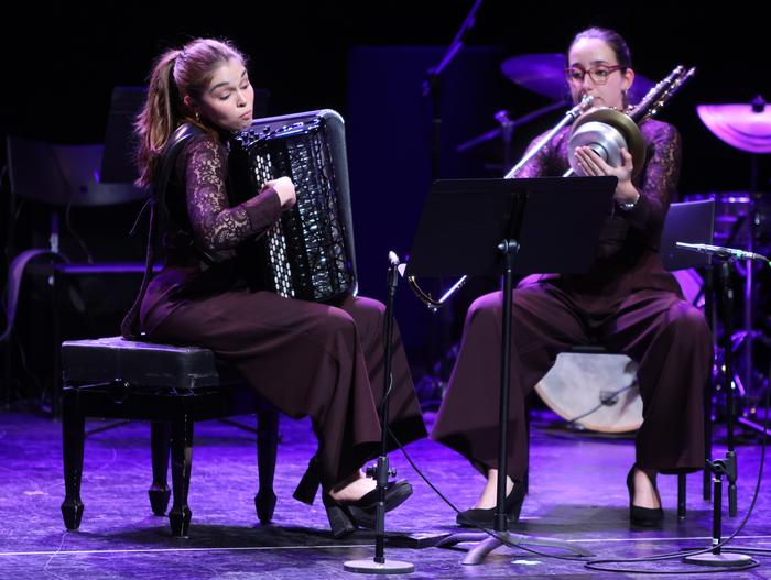 Albistegia: 2025-12-09