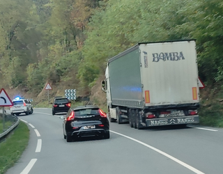 Kamioi baten matxurak auto-ilara luzeak eragin ditu Oñatin