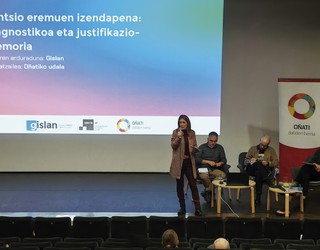 Oñatiko Udalak etxebizitza planaren jendaurreko aurkezpena egin du