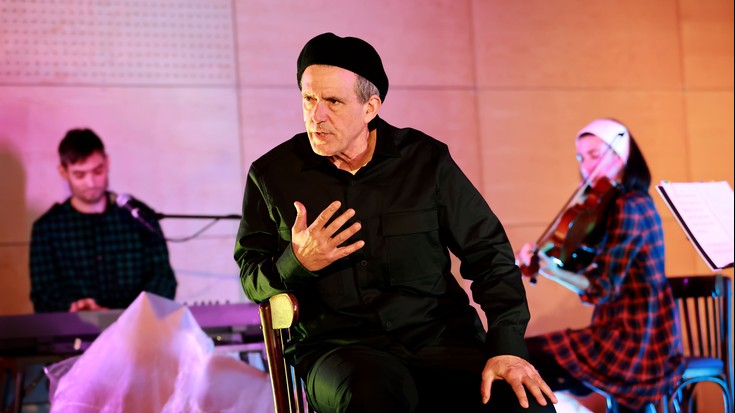 Laboaren kantekin dator gaur Telleria Santa Anara