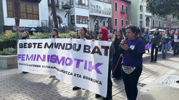 Aldarrikapenek, salaketek, ospakizunek eta omenaldiek bete dituzte kaleak