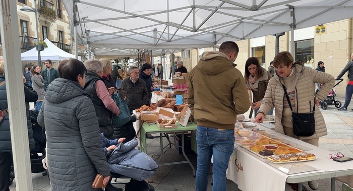 Gluten gabeko gozoak apirilaren 18ko bertako produktuen azokan
