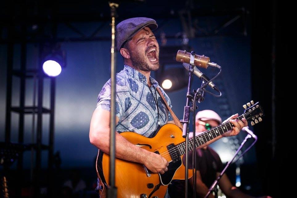 Ash Grunwald Band australiarren rock & blues doinuak, Espoloian
