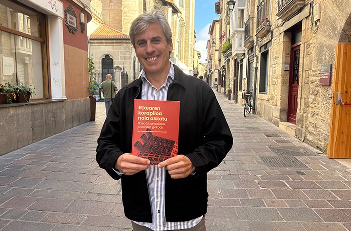 Etxebizitzaren gaia lantzeko saioa, Unai Fernandez de Betoñorekin