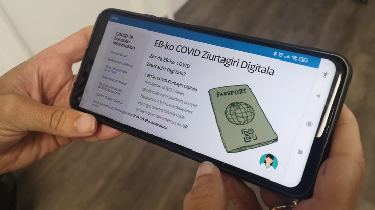 COVID pasaportea gaurtik indarrean da Europako Batasunean