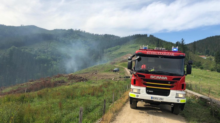 Su hartu du pinudi batek Bergarako San Juan auzoan